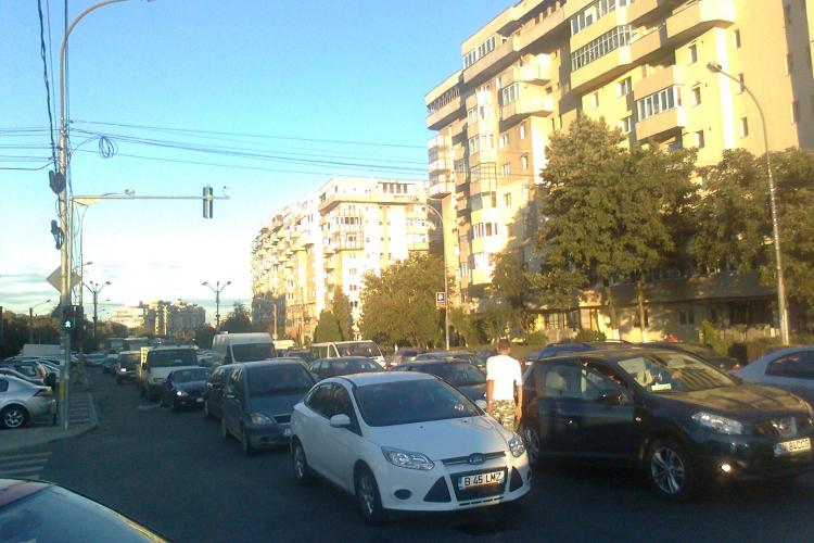 Traficul, blocat marți câteva ore din Mănăștur și până în Florești. S-a lucrat pe drum la oră de vârf - FOTO