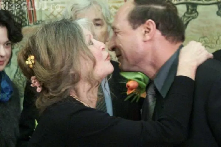 Brigitte Bardot i-a scris lui Băsescu: Nu omorâți câinii