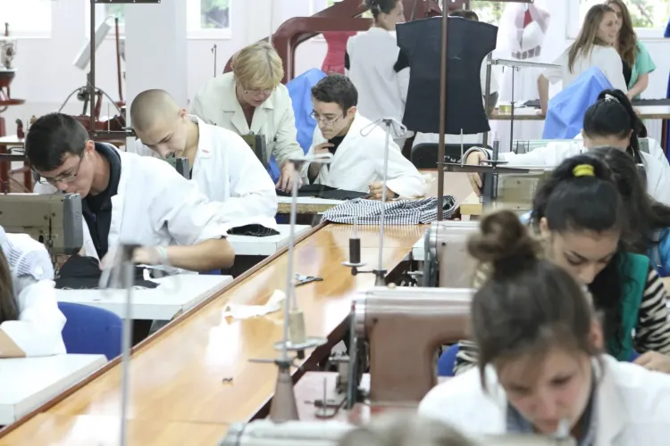Atelier de creație vestimentară inaugurat la Colegiul Tehnic Napoca 