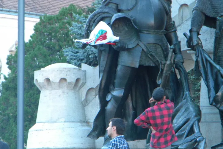 Locotenenții lui Matei Corvin ”protestează” împotriva Roșia Montană - FOTO