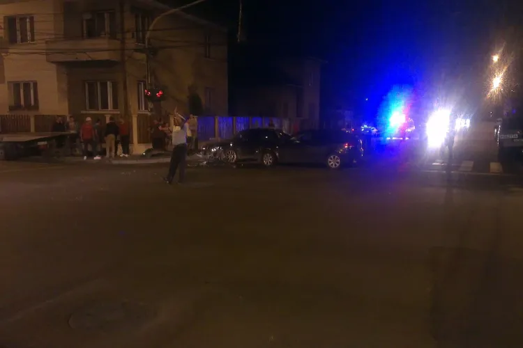 Accident pe 1 Decembrie 1918! Trei mașini sunt avariate serios - FOTO