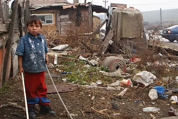 Copiii de la Pata Rat meditați de studenți pentru a putea merge la școală - Emisiunea Știri de Cluj LIVE - VIDEO