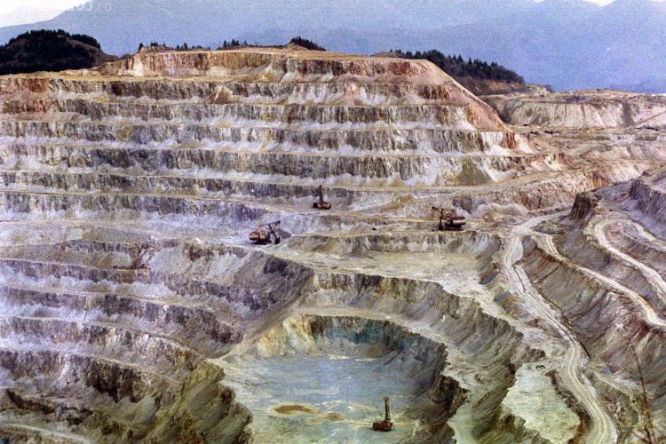 Minerii s-au blocat în subteran la Roşia Montană, într-o galerie abandonată
