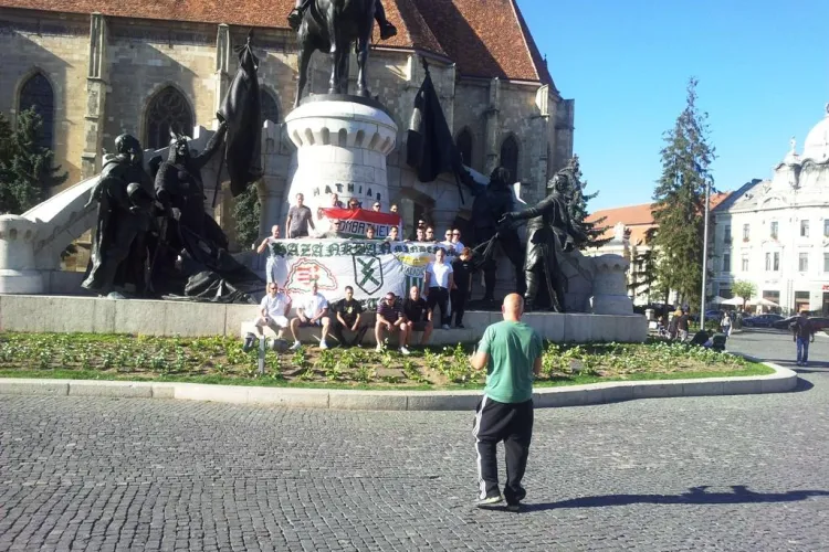 Suporterii unguri s-au oprit la Cluj-Napoca, în drum spre București și au încercat să incite - FOTO