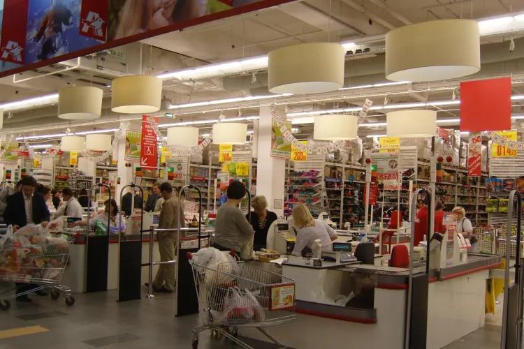 O clujeancă s-a trezit fără telefon într-un hipermarket. Ce a urmat i-a lăsat un GUST AMAR