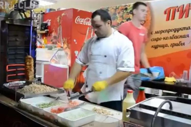Bucătarul NINJA, care prepară o şaorma! E viral pe YouTube - VIDEO