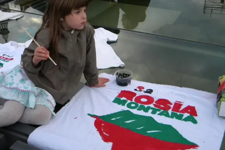 Protest Roșia Montană, duminică, 15 septembrie, în Piața Unirii. Acum se pregătesc afișele - FOTO