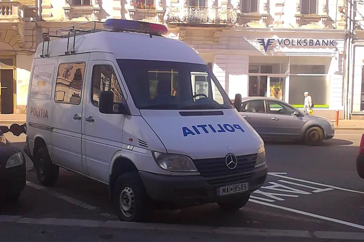 Bancomatul Volksbank din Cluj-Napoca, de pe Regele Ferdinand, spart de hoți - EXCLUSIV FOTO