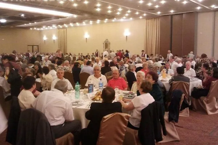 Pensionarii Clujului vor chefui pe banii Primăriei în 1 octombrie. Sunt 1.700 de bilete disponibile