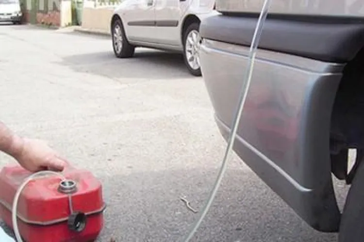 Cum îți pot fura hoții benzina din rezervor în câteva secunde. Ce model este cel mai EXPUS