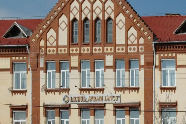 După 20 de ani, Liceul Avram Iancu este modernizat. Cât investește Primăria Cluj-Napoca în școli