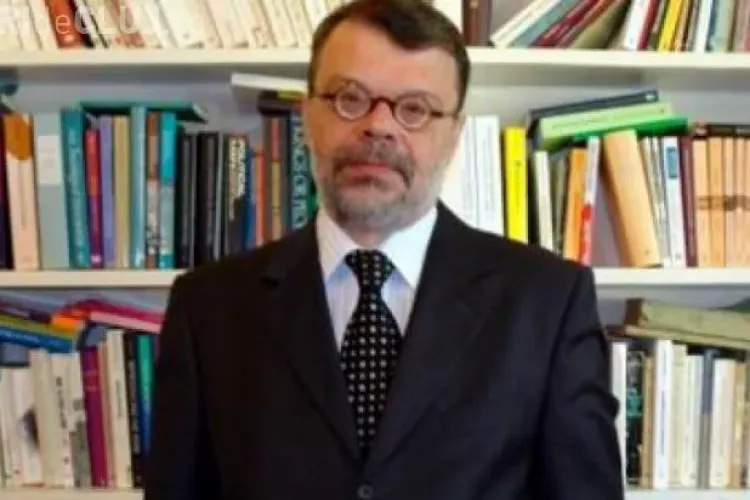 Ministrul Culturii atacat cu roșii la Cluj - VIDEO