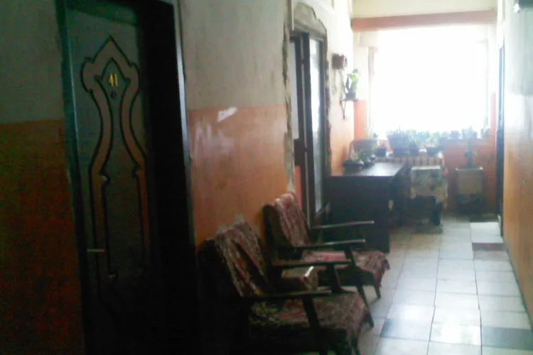 Holul unui bloc din Cluj-Napoca transformat în LIVING! Președintele blocului nu ia măsuri. Nici el nu e ușă de biserică - FOTO