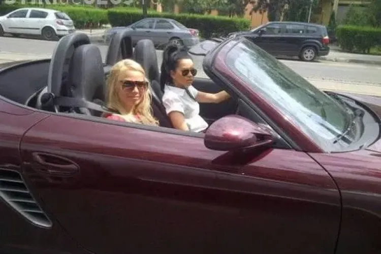 Mașina Innei, furată de două vedete din România