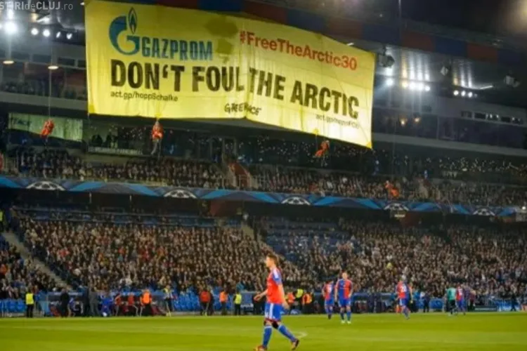 De ce a fost întrerupt meciul Basel-Schalke 04 de Greenpeace- VIDEO