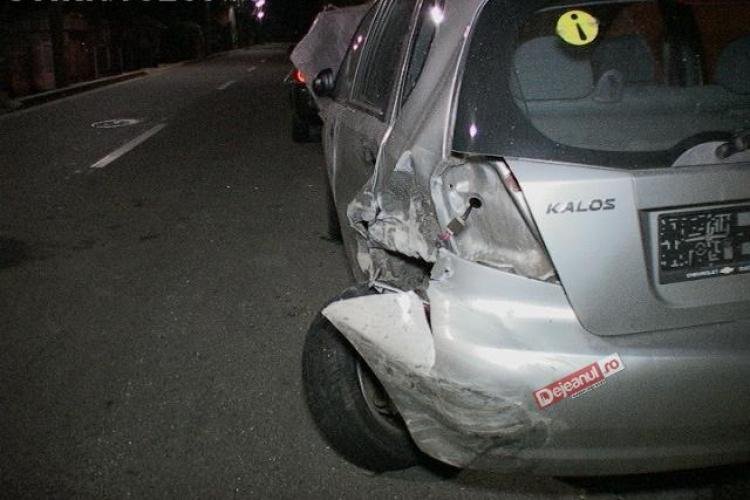 O șoferiță ”moartă” de beată a făcut praf două mașini la Dej FOTO