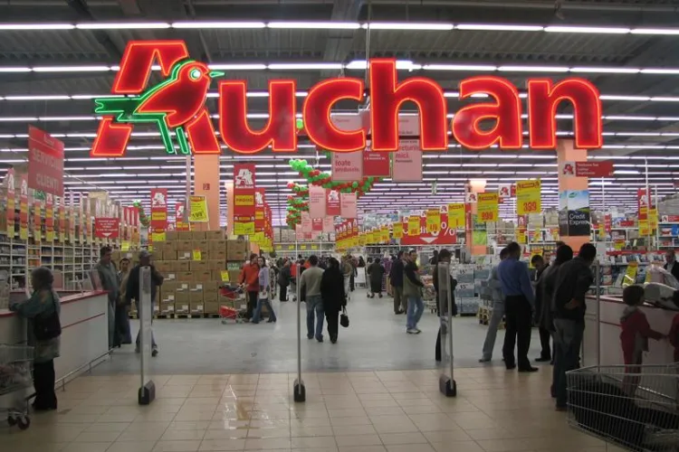 Auchan a primit o amendă pentru că fură la cântar! Un bărbat a demonstrat furtul