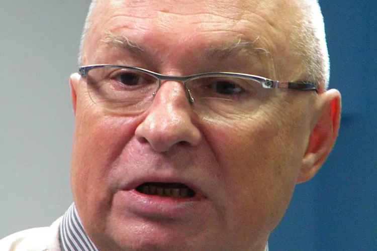 Lucan se încurcă în declarații! Există sau nu liste de așteptare pentru transplant? Acum Arșinel e pe lista de 3 luni