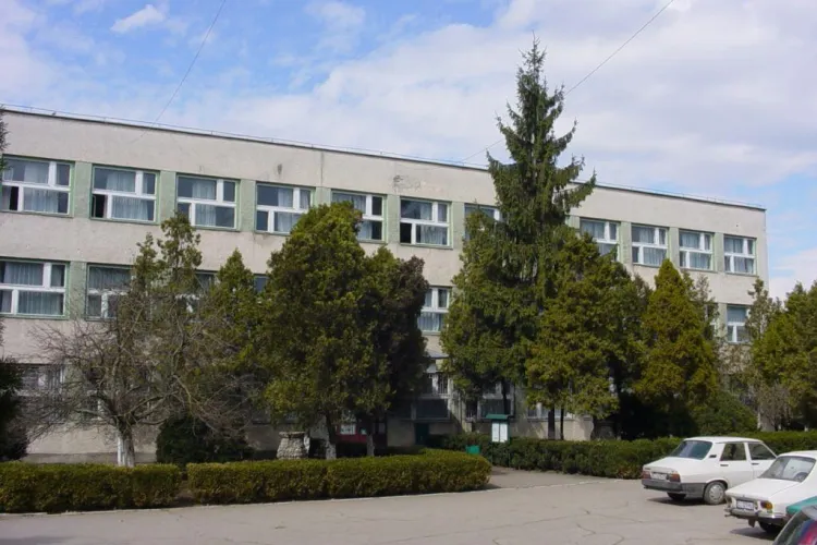 Chiriașe BATJOCORITE în caminul Colegiului ”Raluca Ripan”. Se cere TAXĂ de PROTECȚIE și sunt ținute în frig - FOTO