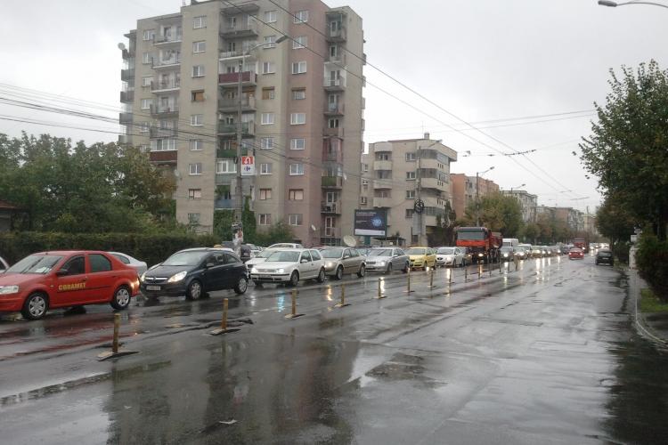 Clujul este SUFOCAT de mașini! Autoritățile ar trebui să aibă soluții, dar nu le au