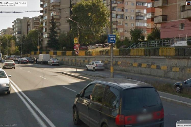 Semn amplasat ilegal pe podul Aurel Vlaicu din Mărăști FOTO