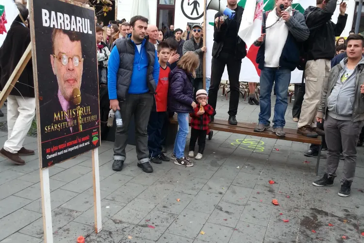 Șeful SRI: Structuri ANARHISTE încearcă să deturneze protestele privind Roşia Montană