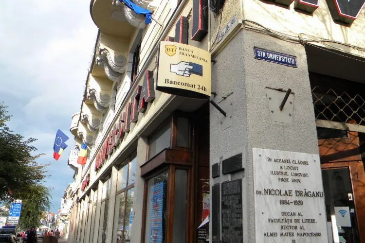 Locatarii de pe strada Universității nu vor restaurant în locul Librăriei Universității