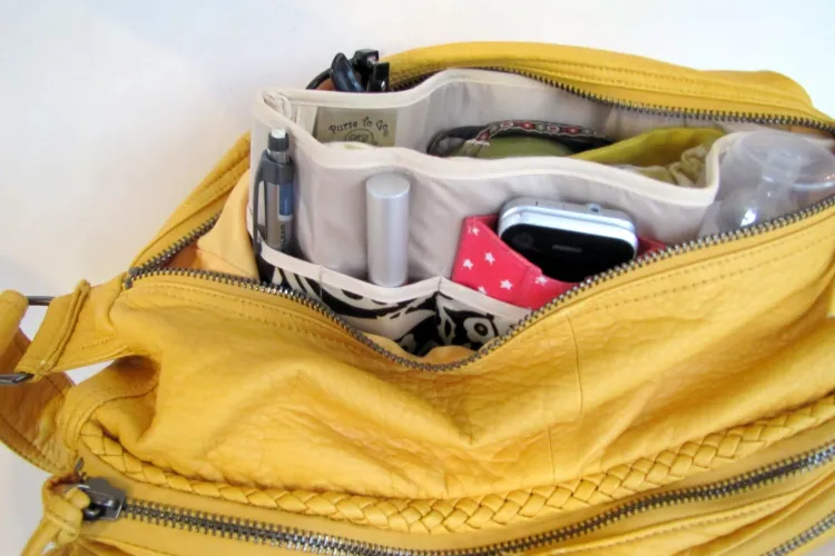 Ce boli riscă femeile care nu-și curăță niciodată poșetele