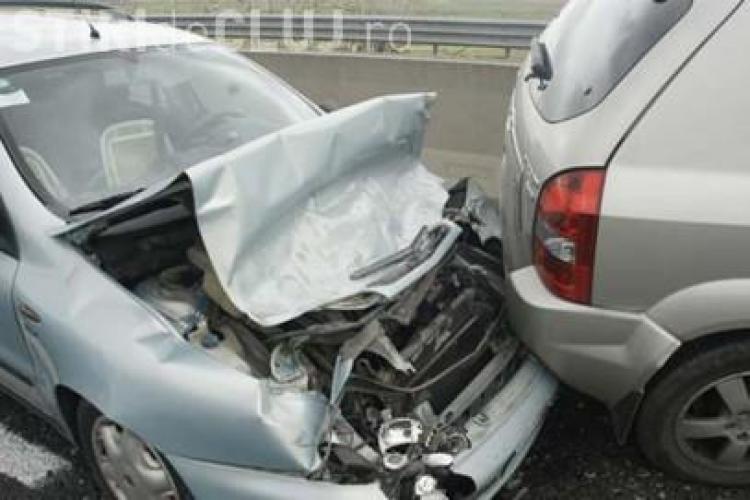 Accident la intrare în Florești! Trei șoferi și-au avariat mașinile din GRABĂ. UPDATE: Coada de mașini e până pe Moților