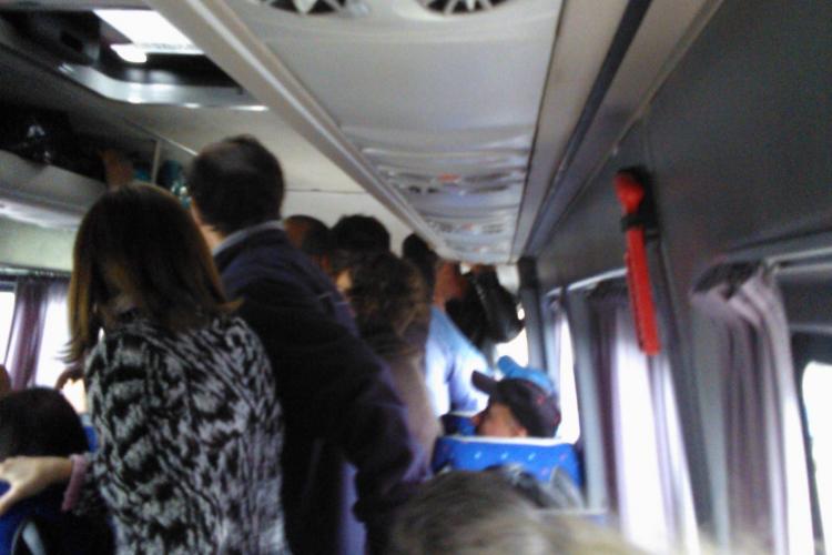 Alis Grup transportă pasagerii în picioare, pe ruta Cluj - Rovinari. În caz de accident, ar fi fost o tragedie - FOTO