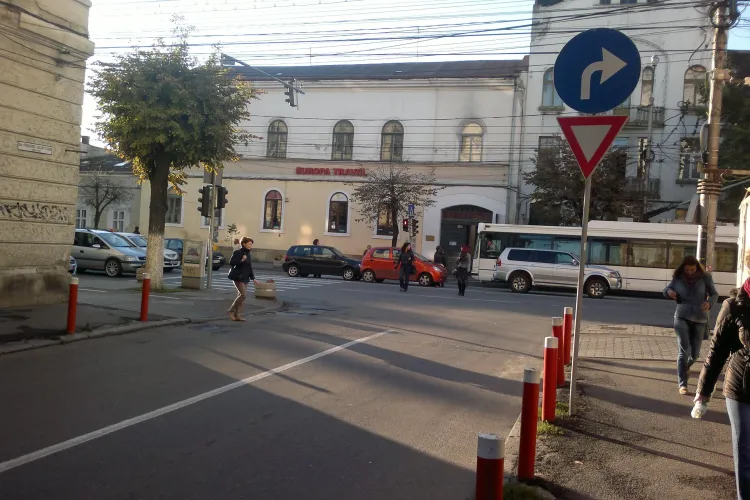 Accident în lanț în centrul Clujului. Mai multe mașini s-au lovit în față la Sora FOTO