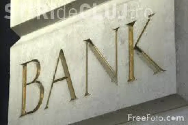 Românii pot denunța clauzele abuzive ale băncilor începând cu 1 octombrie