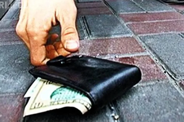 Test de ONESTITATE! Au lăsat intenţionat un portofel pe jos în mai multe oraşe pentru a vedea ce fac oamenii