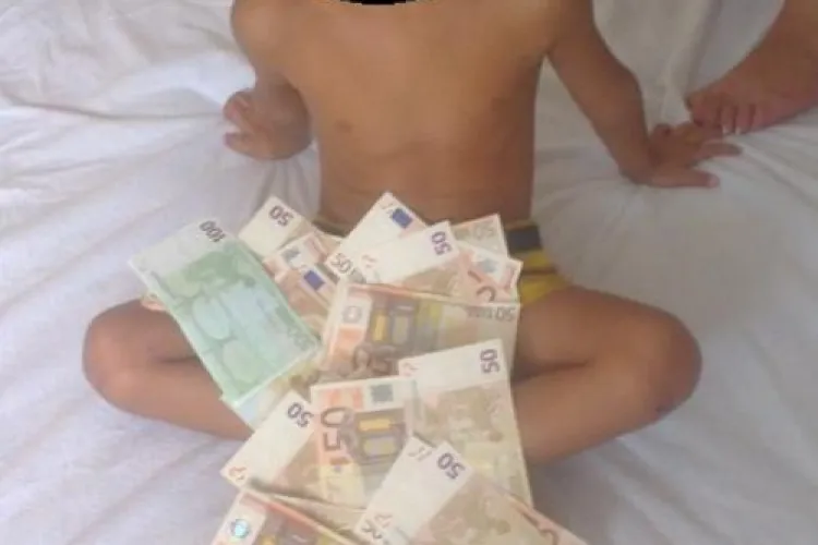 Un belgian vede pozele pe care şi le fac românii cu telefonul lui, furat într-o vacanță din Spania