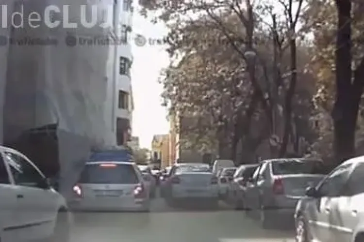 Parcări a la Cluj! Ardelenii sunt înceți și când trebuie să parcheze - VIDEO