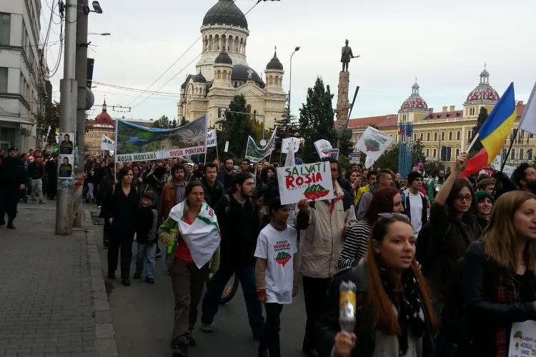Jandarmii au folosit la Cluj gaze lacrimogene la protestul ANTI - Roșia Montană: A fost o greșeală!