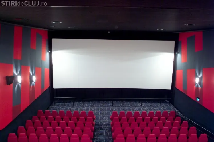 O clujeancă s-a dus cu bebelușul la film și a fost pusă să plătească un bilet de student pentru el