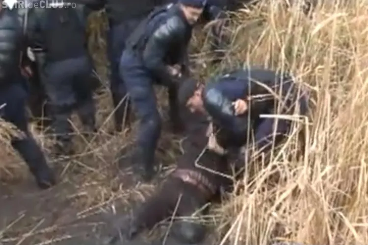 VIDEO cu intervenția jandarmilor la PUNGEȘTI. Costică Spiridon, bătrânul EROU, a ajuns la spital  - VIDEO