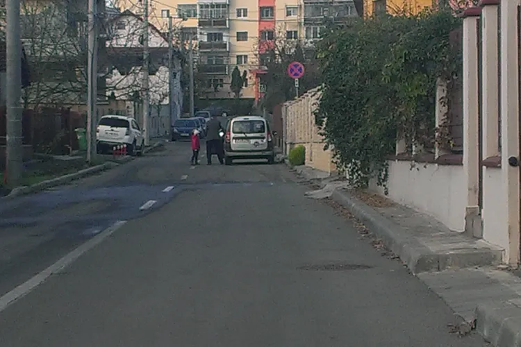 Nepoata lui Lucan, dusă la grădiniță cu mașina Institutului de Transplant Renal - FOTO