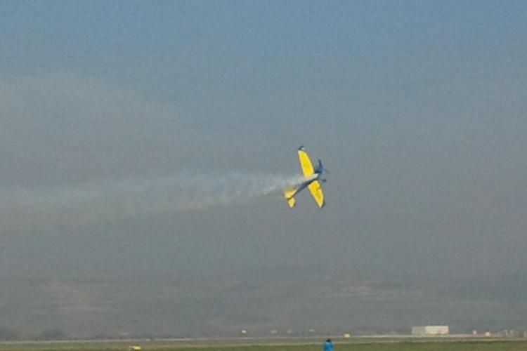 Un pilot clujean a cucerit inimile spectatorilor de la mitingul aviatic de pe noua pistă a aeroportului GALERIE FOTO
