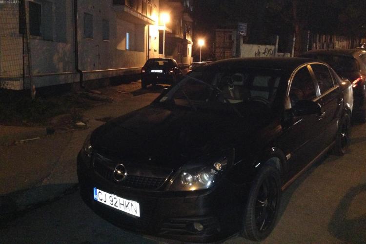 O mașină a Prefecturii Cluj a blocat mașinile studenților din Hașdeu. Proprietarul i-a și INJURAT - FOTO
