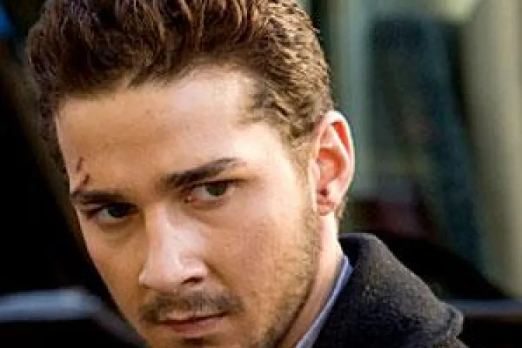 Un actor faimos a filmat două tinere bete, în Londra, pentru a râde de ele. Un trecător i-a tras doi pumni 