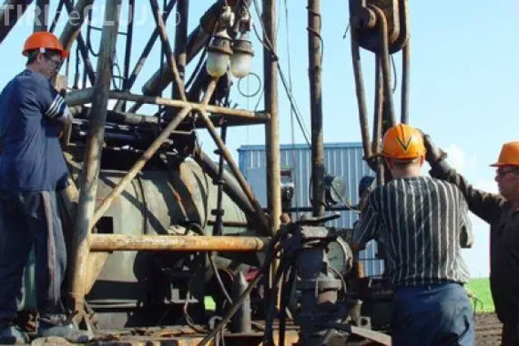 Proteste la Cluj împotriva gazelor de șist. Sute de clujeni s-au solidarizat cu sătenii din Pungeşti - VIDEO