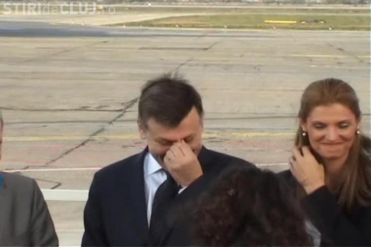 Crin Antonescu a râs COPIOS pe Aeroportul din Cluj de organizarea evenimentului - VIDEO