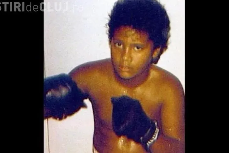 Nu o să crezi cine e în imagine. Astăzi este unul ditre cei mai îndrăgiți actori din lume