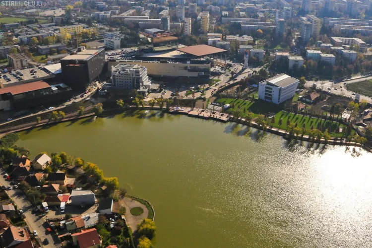 Parcul de pe malul lacului Gheorgheni, plin de lume! VEDERE AERIANĂ cu întreaga zonă - FOTO