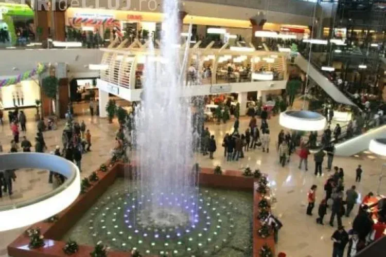 Polițiștii clujeni au prins peste 20 de elevi la mall în timp ce chiuleau de la ore