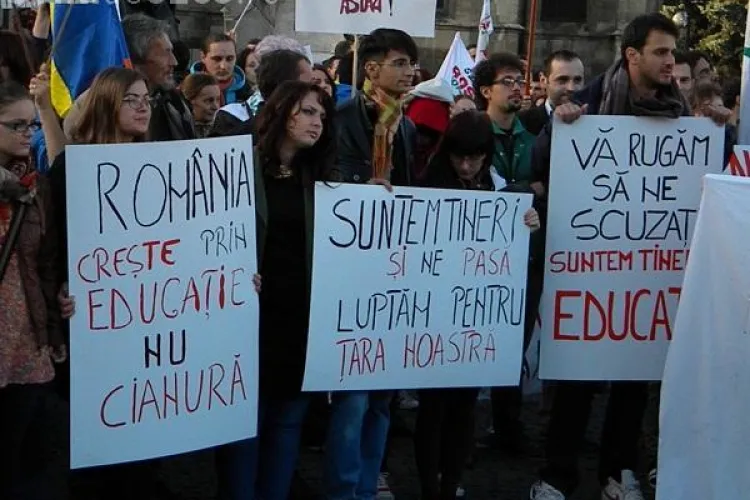 Protest Anti Roșia Montană la Cluj. Mulțimea a fost în Hașdeu, dar a mărșăluit și prin oraș. Piața Lucian Blaga, blocată circa 1 oră