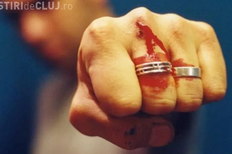 Doi clujeni l-au băgat în spital pe un tânăr. Judecătoria a decis că nu reprezintă un pericol public