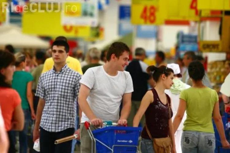 AMENDĂ de 10.000 de euro la Carrefour, pentru că a lăsat un client să aştepte prea mult la casă